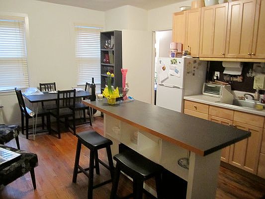 2nd image of 305 W 20th St APT 3R