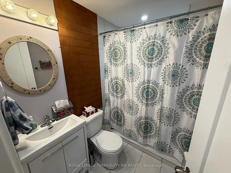2134 Dundas St W #1 — Photo 16