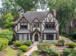 37 Oxford Blvd, Pleasant Ridge, MI 48069