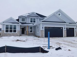 233 Candleberry Ln, Grafton, WI 53024