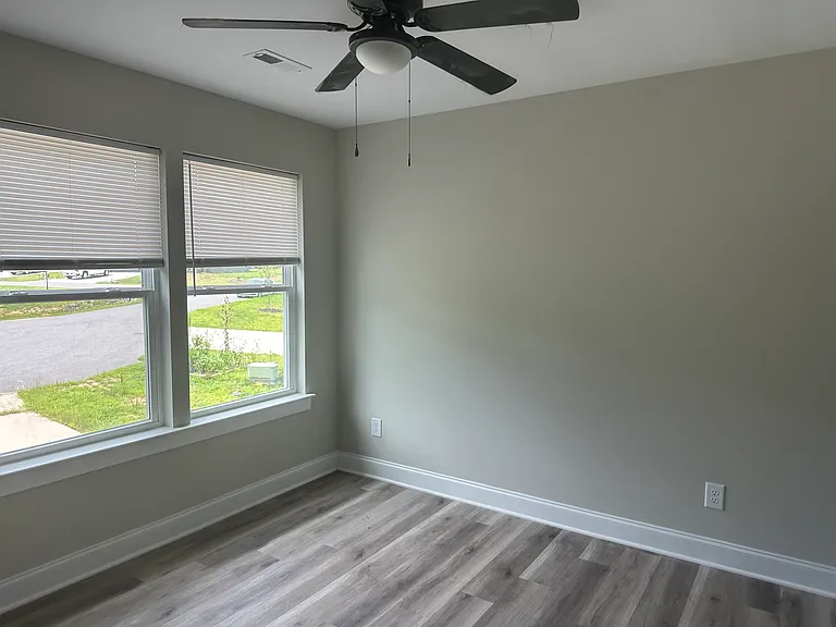 137 Woodstone Ln — Photo 6
