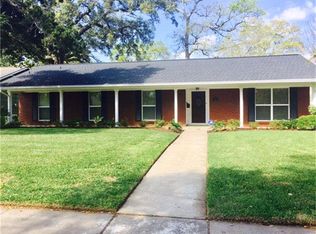 502 Sycamore St, Lake Jackson, TX 77566