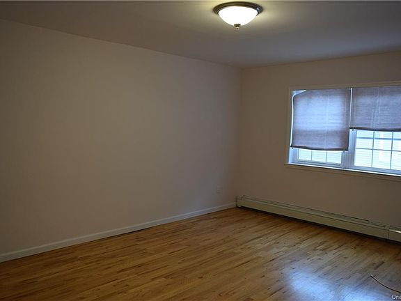 5th image of 110 Pennyfield Ave