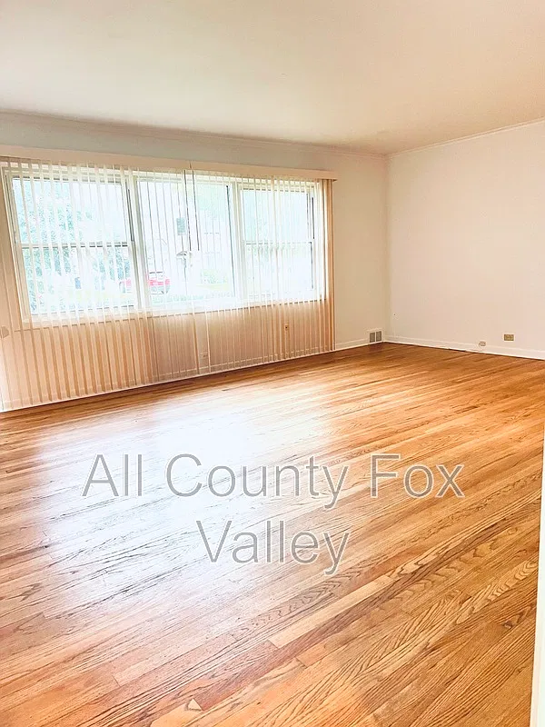3 bed, 1.0 bath, $2,695 — Photo 2