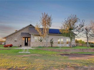 140 Morgan Ln, Smithville, TX 78957