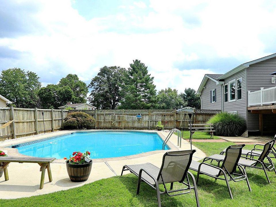 2nd image of 9266 Windsor Dr