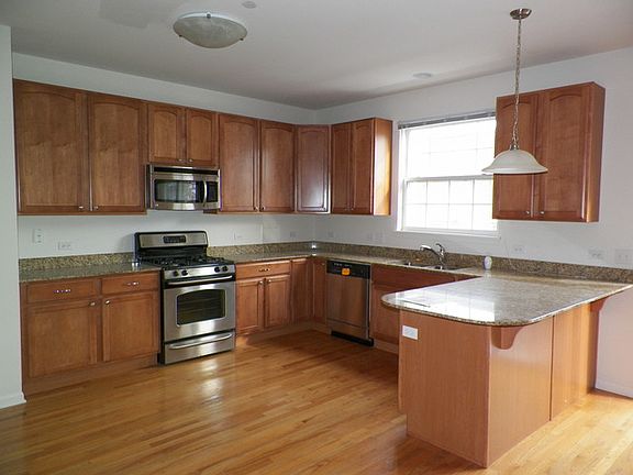 5th image of 214 Riverfront Dr #214
