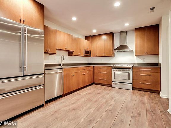 2nd image of 3 Dudley Ct #40