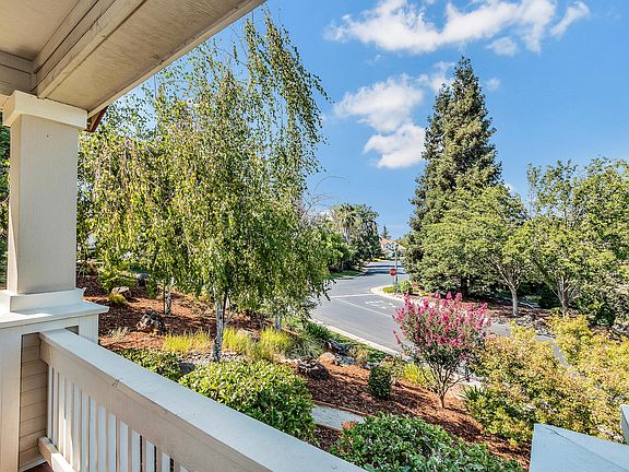 5th image of 3926 Heathrow Ln