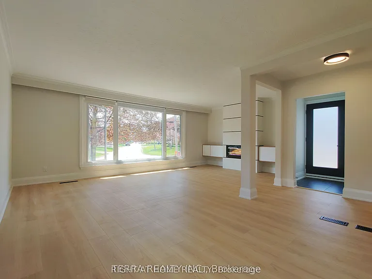 55 Glen Agar Dr — Photo 3
