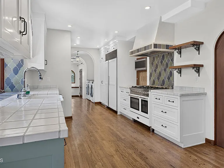 550 Old Mill Rd — Photo 16