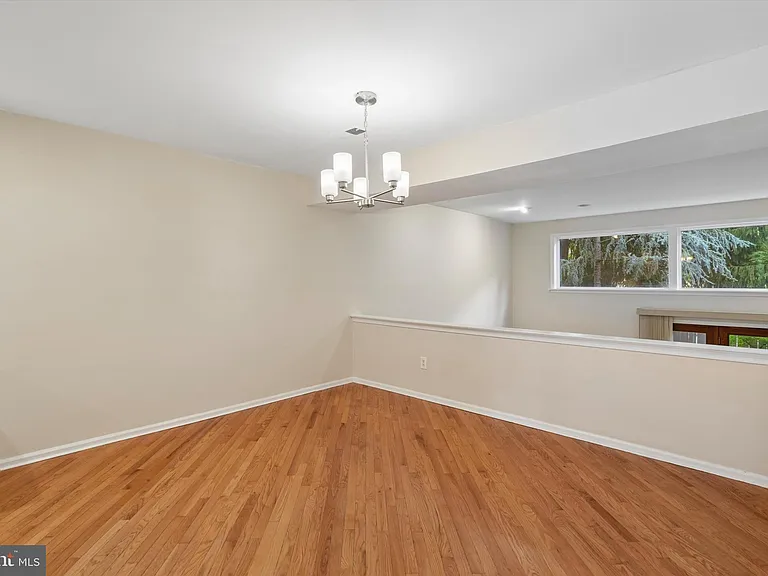 156 Eaton Dr — Photo 4