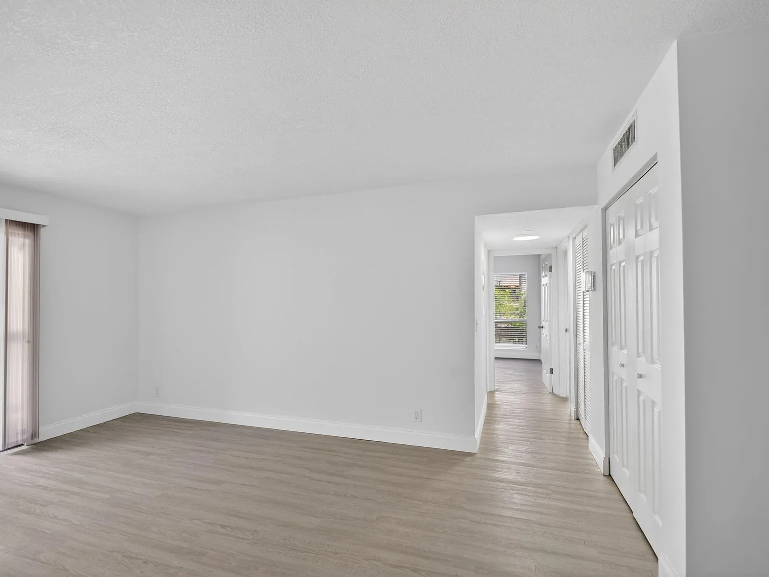 2 bed, 2.0 bath, 924 sqft, $1,900 — Photo 4