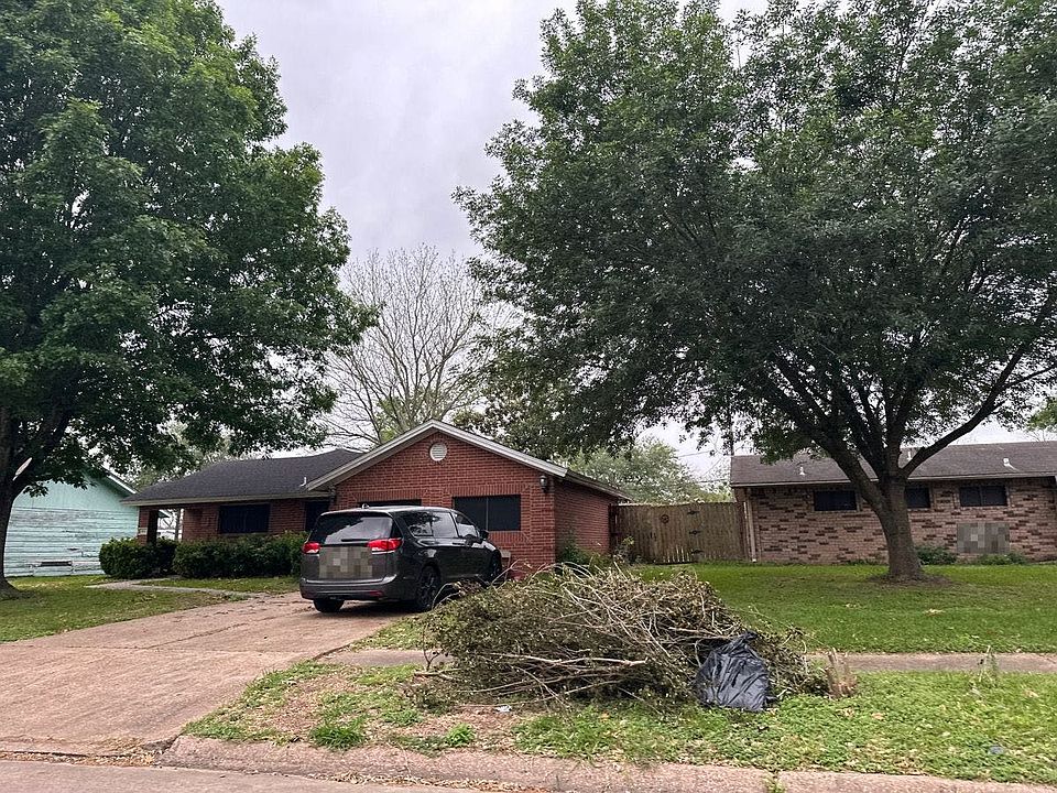 2nd image of 812 Whelton Dr