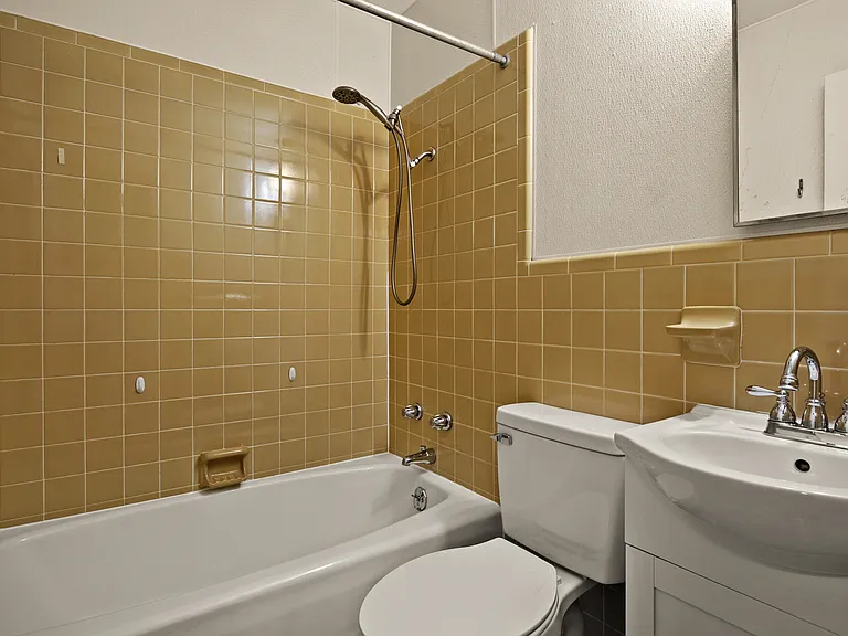 905 N Johnson Ave — Photo 5
