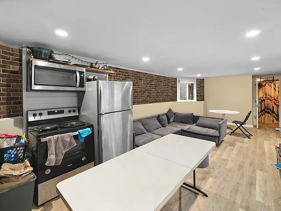 4th image of 6447 N Glenwood Ave #G