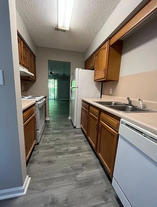 2 bed, 1000 sqft, $950 — Photo 3