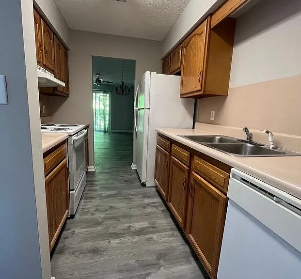 700 Simpson Rd — Photo 3