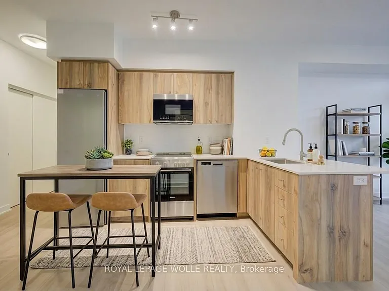 25 Wellington St S #2101 — Photo 10