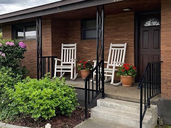 2nd image of 1909 Springwater Avenue