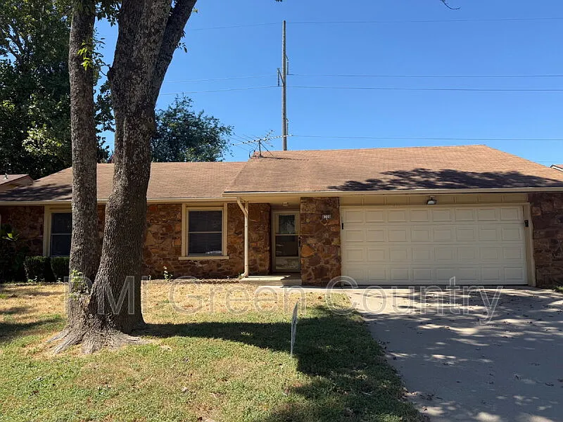 3 bed, 2.0 bath, 1350 sqft, $1,645 — Photo 2