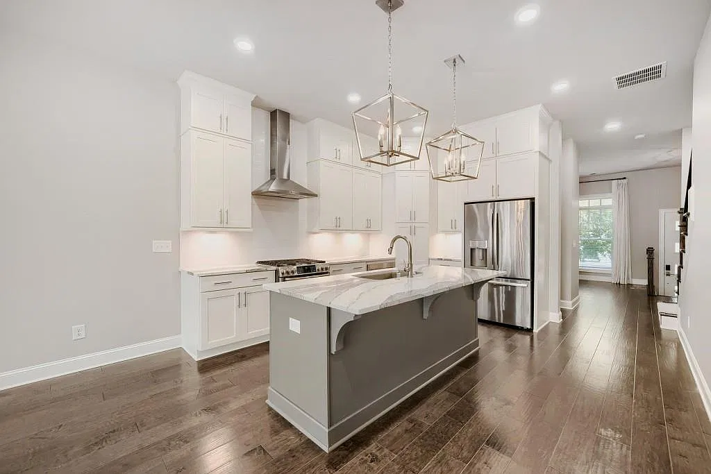 3 bed, 3.5 bath, 2300 sqft, $4,500 — Photo 4