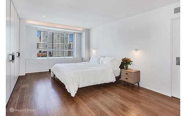 Sold by Douglas Elliman | media 21