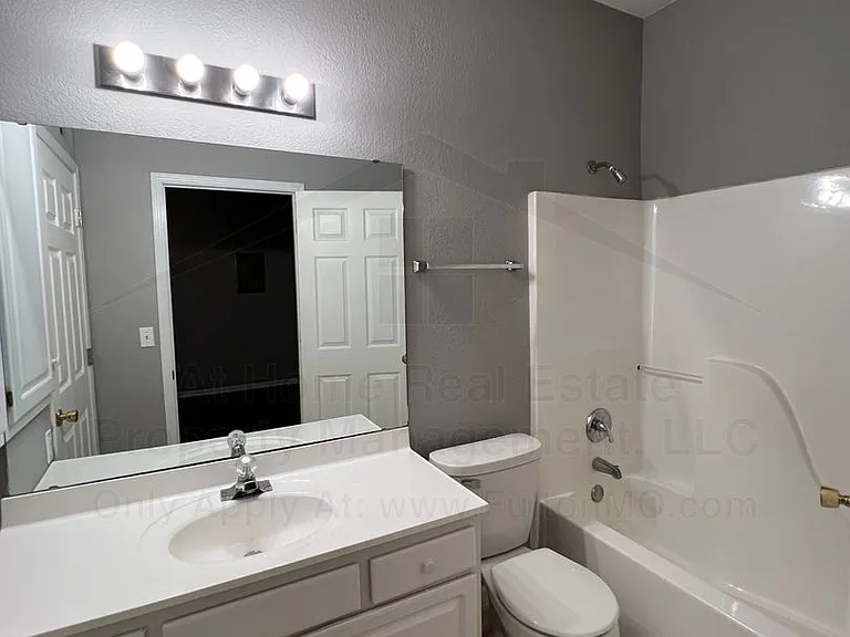 1009 Boulder Ct — Photo 10