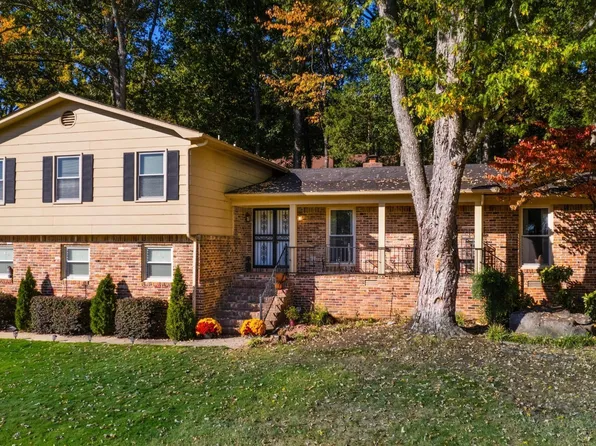 1305 Hiwan Trl SE, Huntsville, AL 35802