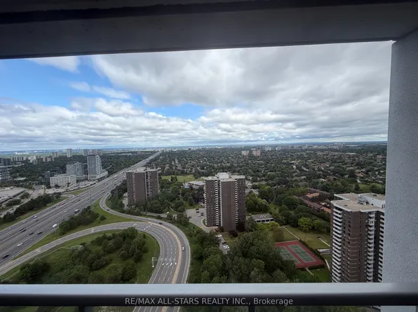 2015 Sheppard Ave E, Toronto, ON
