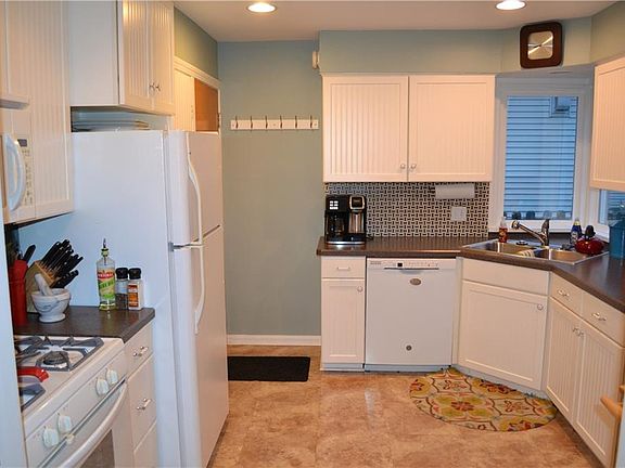 3rd image of 4526 W 228th St