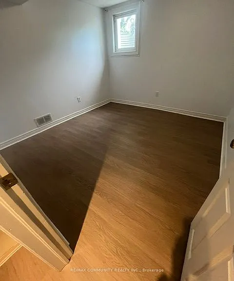 166 Saint Lawrence Dr #BASEMENT — Photo 6