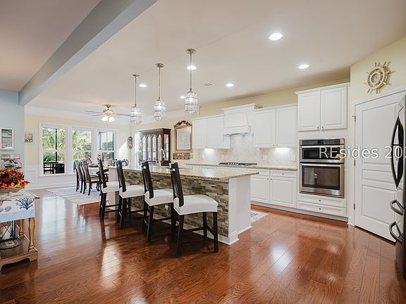 2nd image of 263 Maplemere Ln