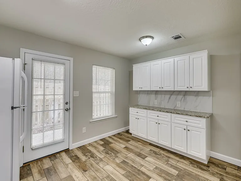 219 Lynbrook Way — Photo 14