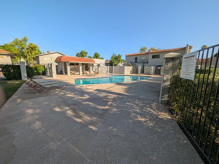 8406 E Roosevelt St — Photo 2