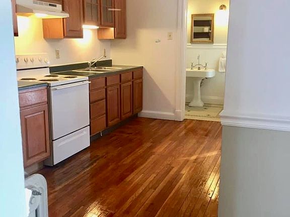 4th image of 610 E 4th St N #4