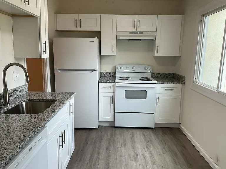 18 Wayside Ct — Photo 2