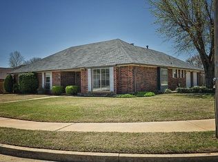 1816 N Lincoln Ave, Moore, OK 73160