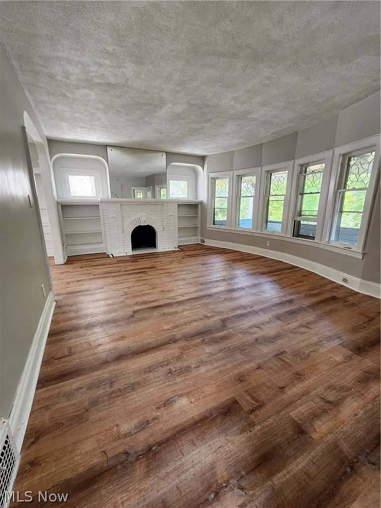2 bed, 1.0 bath, $1,200 — Photo 2
