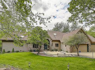 1249 N Lost Woods Rd, Summit, WI 53066