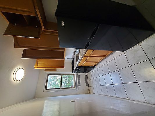 2nd image of 4130 46th St APT 5L