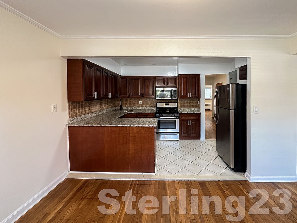 1st image of 21-24 Hoyt Ave S #2E
