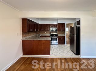 21-24 Hoyt Ave S #21, Astoria, NY 11102