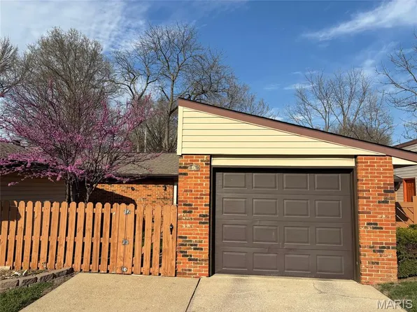 6 Parkridge, Swansea, IL 62226