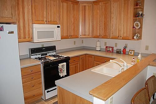 Gorgeous kitchen was re-modeled in 2003!