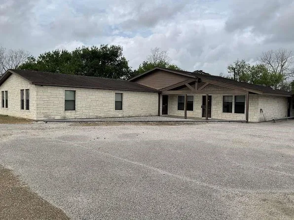 208 E York St, Ganado, TX 77962