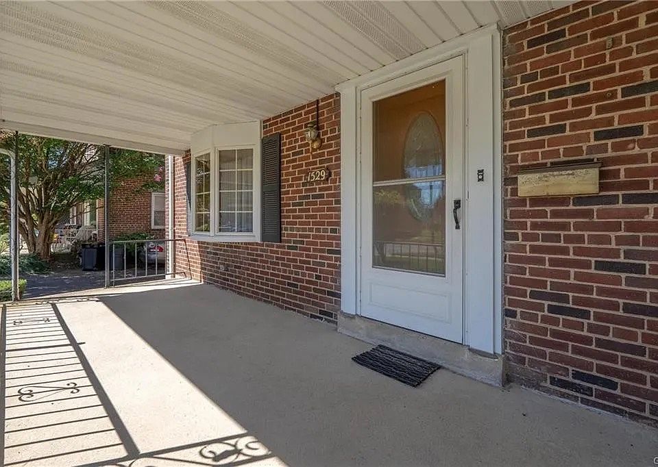 2nd image of 1529 Liberator Ave
