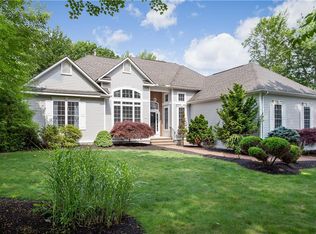 20 Sparrow Ln, Cranston, RI 02921