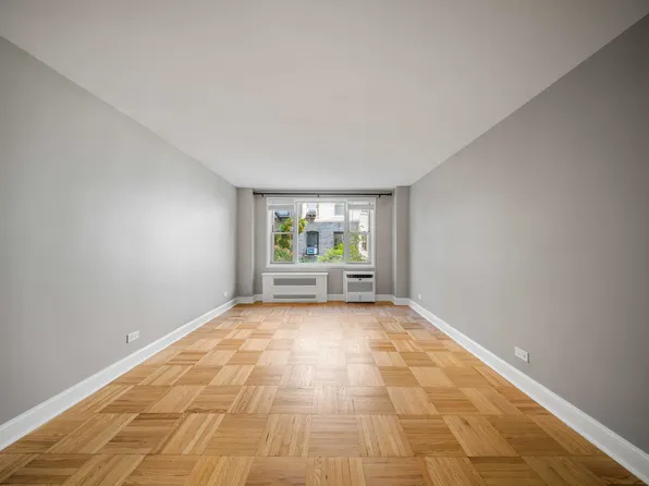 435 East 77th Street image 20 of 23