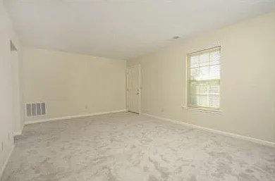 71 Forest Hill Dr — Photo 2